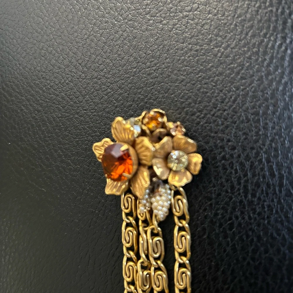 VINTAGE VENDOME AMBER RHINESTONE FAUX PEARL FLOWER BRACELET AND CLIP EARRINGS. - Picture 6 of 7